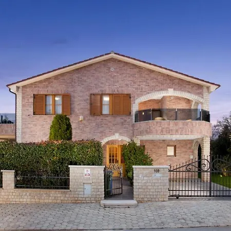 Luna Villa